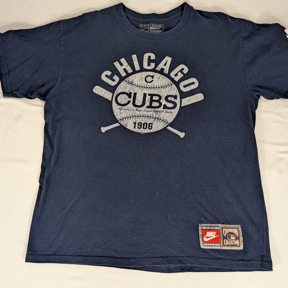 Nike Navy Chicago Cubs Graphic Tee
